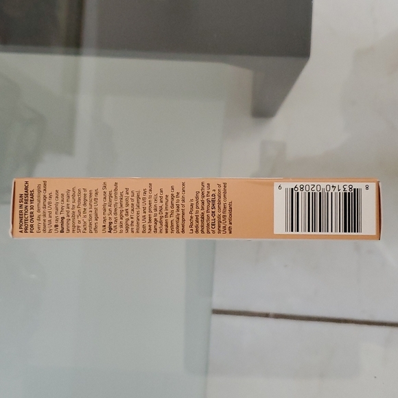 La Roche Posay Anthelios Tinted Mineral Light Fluid Sunscreen - Picture 4 of 4